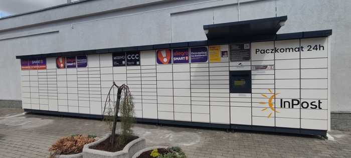 Parcel Locker KTR02M przy sklepie spożywczym
