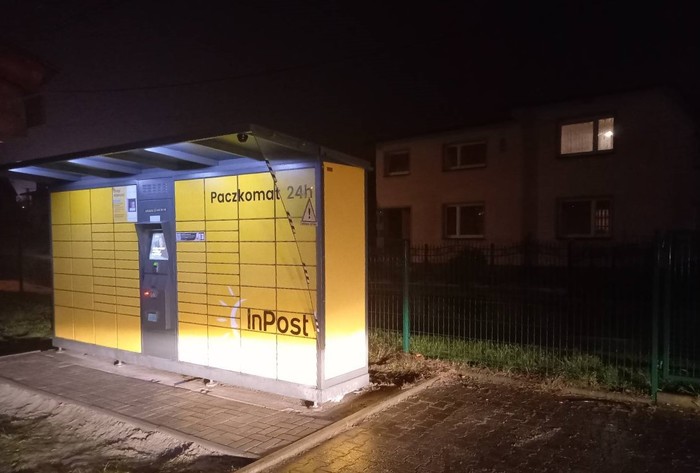 Paczkomat KTS01G na dolnym parkingu