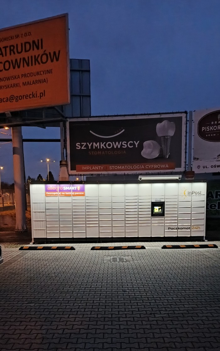 Paczkomat KTY09M Na parkingu
