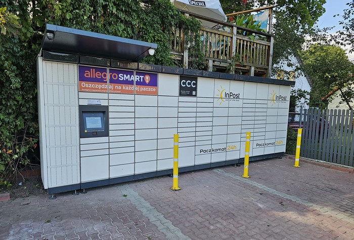 Paczkomat KUA01M parking sklepu ABC