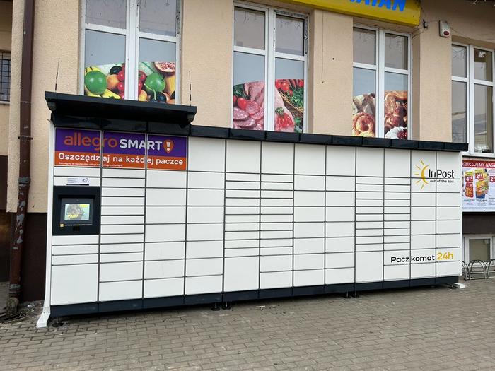 Paczkomat KWT01M przy sklepie Lewiatan
