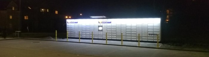 Paczkomat KXL01M Przy parkingu sklepu Lidl