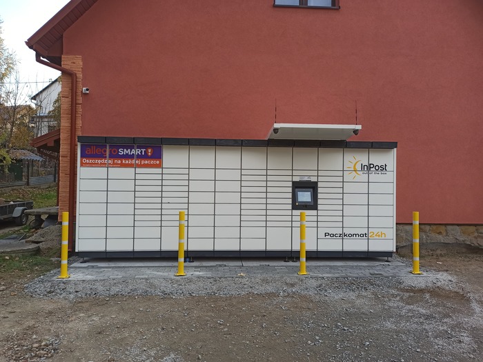 Paczkomat KYG01M parking przy sklepie