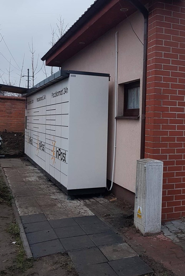 Paczkomat KYW01N Przy budynku socjalnym Urzędu Gminy