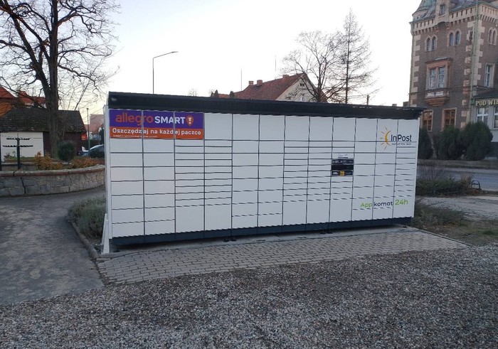 Parcel Locker KZB01BAPP Na parkingu