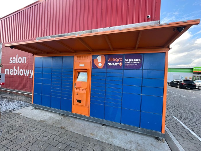 Paczkomat KZC02G Szczyt ściany Centrum meblowego