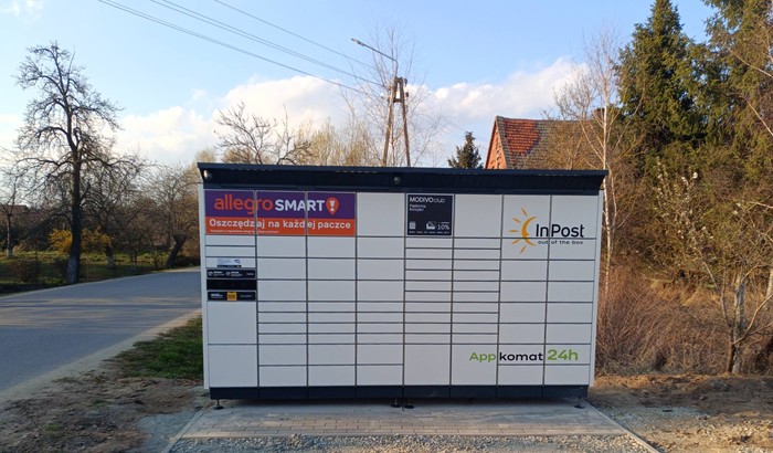 Paczkomat KZCE01BAPP Przy drodze