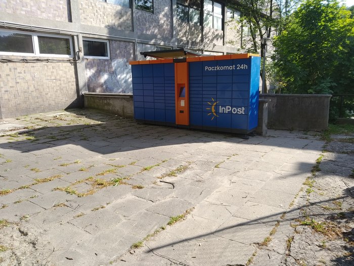 Parcel Locker KZD02A Po prawej stronie sklepu Gamma