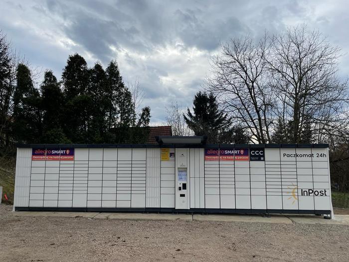 Paczkomat KZE01MP Dolny Parking Sklepu STOP