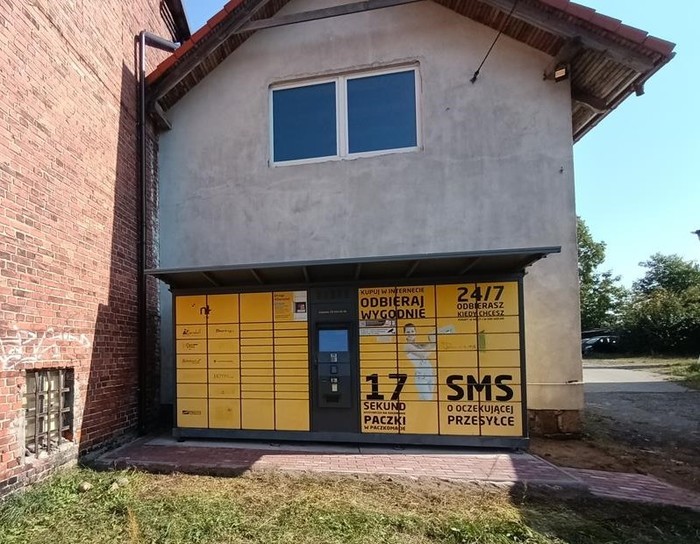 Paczkomat KZV01G przy warsztacie mechanicznym