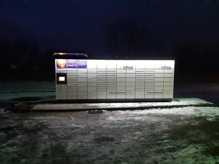 Paczkomat KZW01M przy parkingu Chaty Polskiej