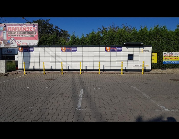 Paczkomat KZY01M parking sklepu Paulinka