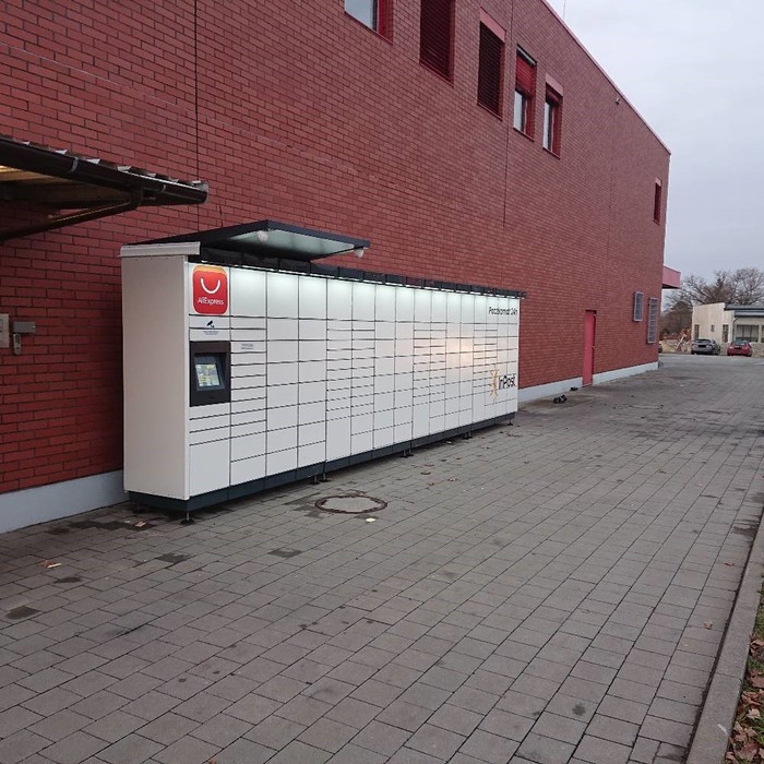 Paczkomat LAS01M Przy bocznej ścianie supermarketu Kaufland