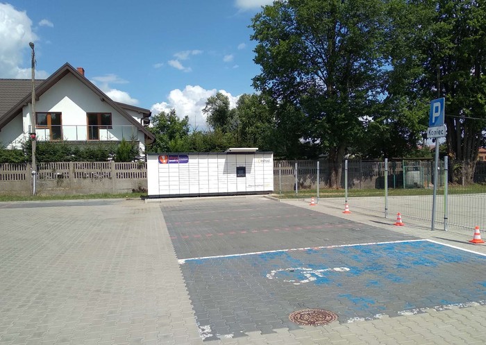 Paczkomat LAS12M Na parkingu przy ZKM