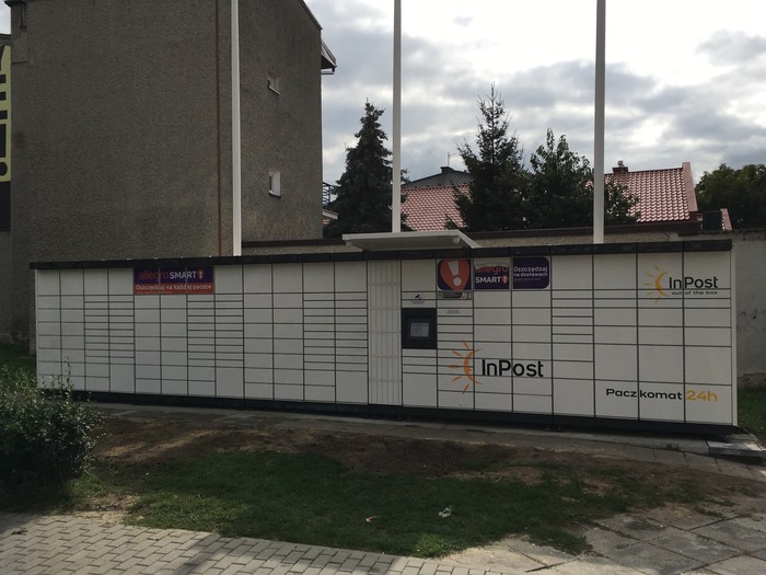 Paczkomat LBA01M Parking sklepu Delikatesy Centrum