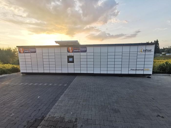 Paczkomat LBA03M Na parkingu sklepu LIDL