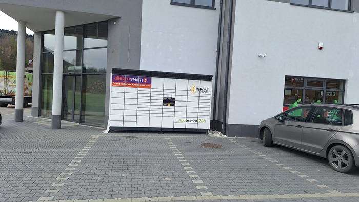 Paczkomat LBE01BAPP Przy sklepie Delikatesy Centrum