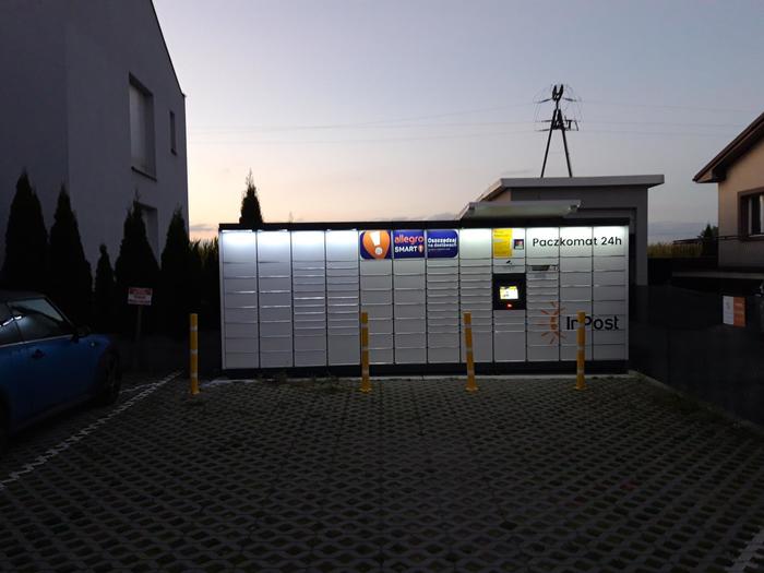Paczkomat LBO03M Przy parkingu sklepu Lewiatan