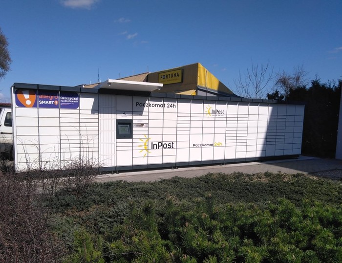 Paczkomat LBO04M Przy sklepie Skrzat.