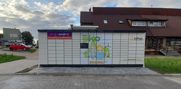 Paczkomat LBU01APP Przy markecie Aldi.