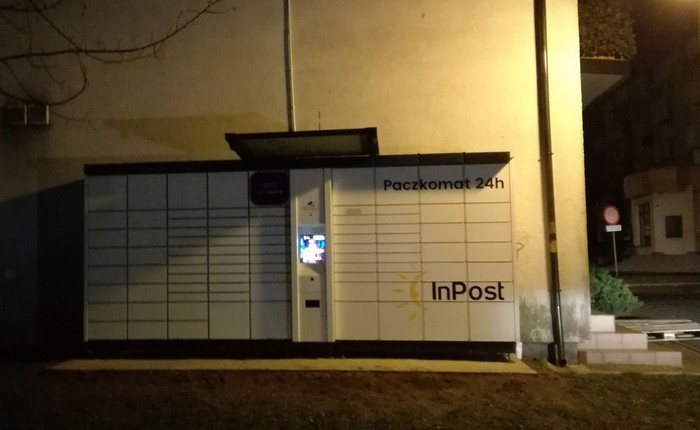 Paczkomat LBU04A Za sklepem Żabka