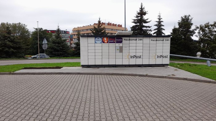 Paczkomat LBU07N na stacji paliw MOYA