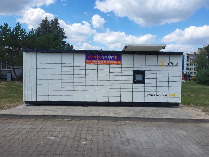 Paczkomat LBU21M Przy stacji benzynowej Watis
