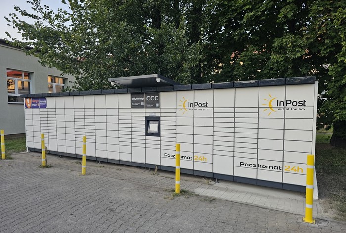 Parcel Locker LCX01M Na parkingu Hali Sportowej w Łącku