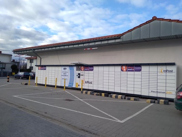Paczkomat LCZ04N Parking sklepu Polo Market