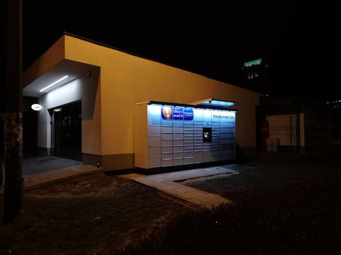 Paczkomat LED01M Obok sklepu
