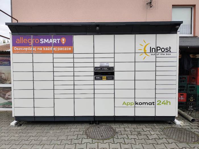 Paczkomat LED02BAPP Obok sklepu
