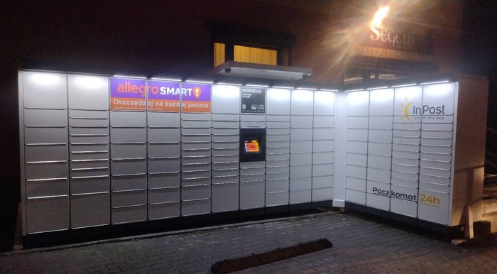 Поштомат LED07M Przy sklepie spożywczym-piekarni SEGETH