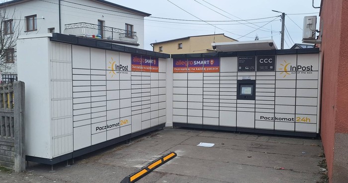 Parcel Locker LED08M Przy sklepie spożywczym