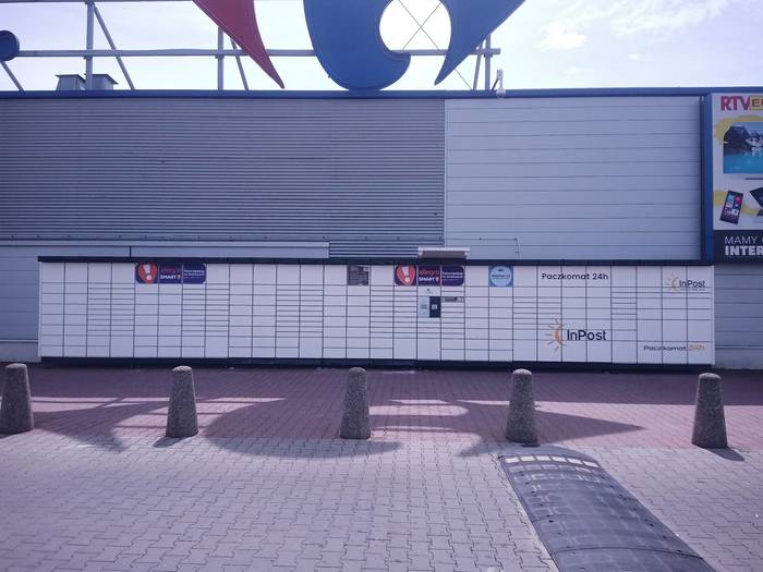Paczkomat LEG04N Na parkingu