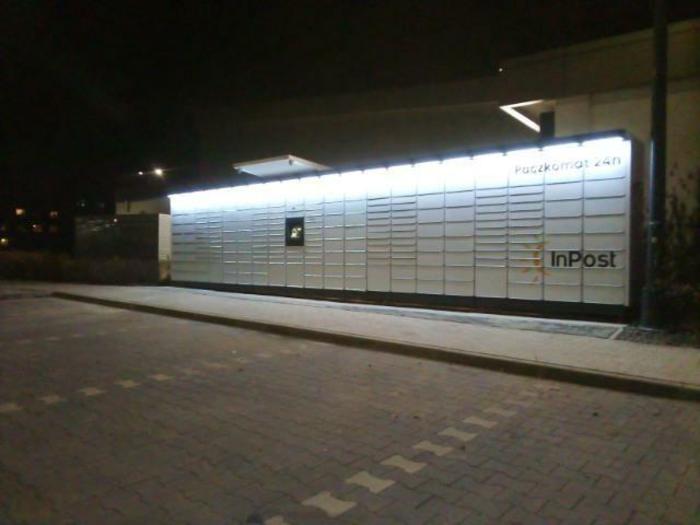 Paczkomat LEG06M Za sklepem Lidl