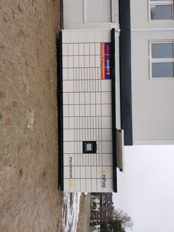 Parcel Locker LEG29M Przy biurach, przy parkingu.