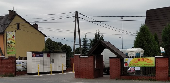 Paczkomat LEH01N Parking przed sklepem