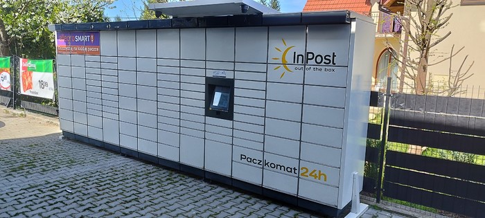 Paczkomat LEKI01M Przy sklepie Delikatesy Centrum