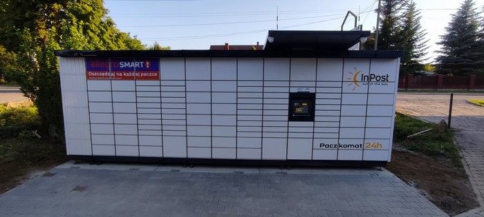 Parcel Locker LEQ01M Przy Sklepie Spożywczym