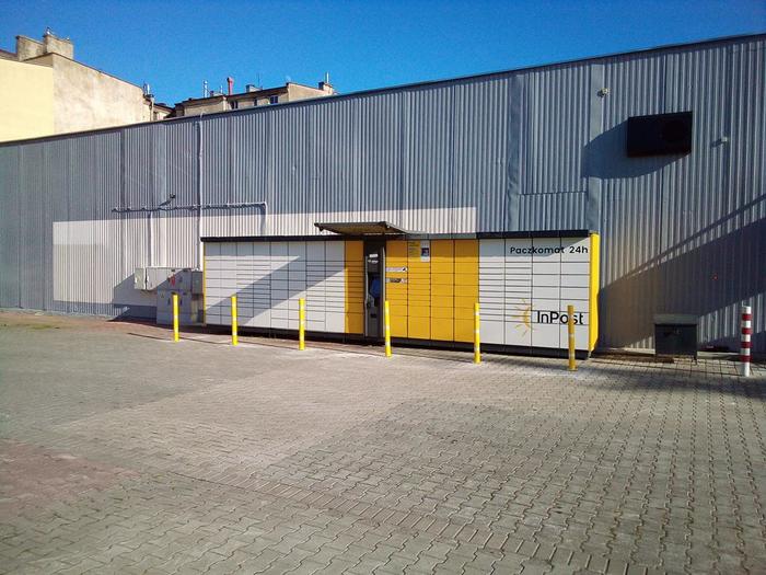 Paczkomat LES01A Parking za Polomarketem