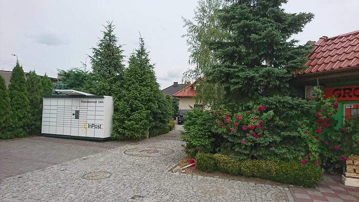 Paczkomat LES02N Przy sklepie spożywczym Grosik
