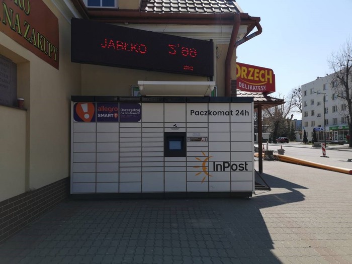Paczkomat LEZ01M Przy sklepie Orzech
