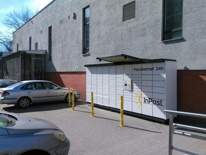Paczkomat LGE03N Przy markecie Carrefour