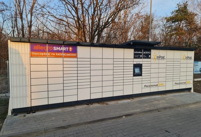 Paczkomat LGE11M Przy sklepie Netto