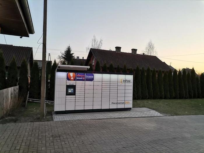 Paczkomat LGJ01M przy sklepie Lewiatan