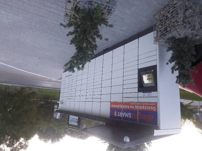 Paczkomat LIM08M Przy wjeździe na parking Galerii NOVA - od strony ul. Łazarskiego