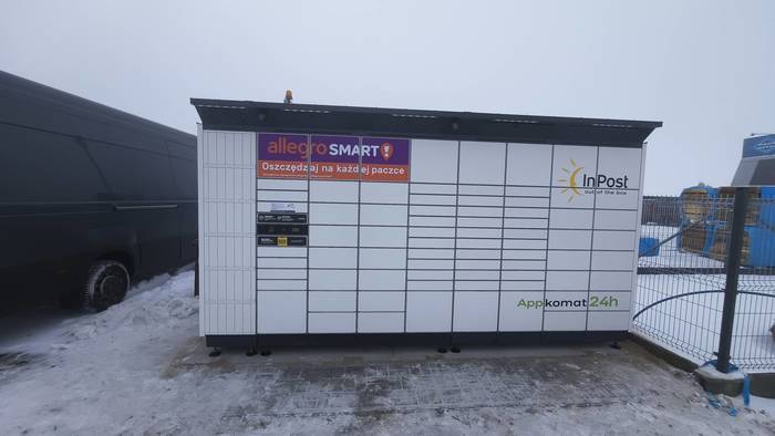 Parcel Locker LIN03BAPP Przy parkingu firmy Dach-Metal