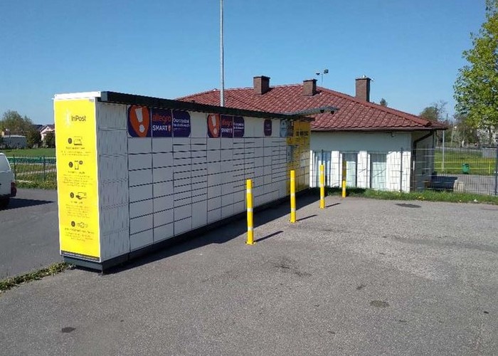 Paczkomat LIS01N Przy parkingu boiska gminnego