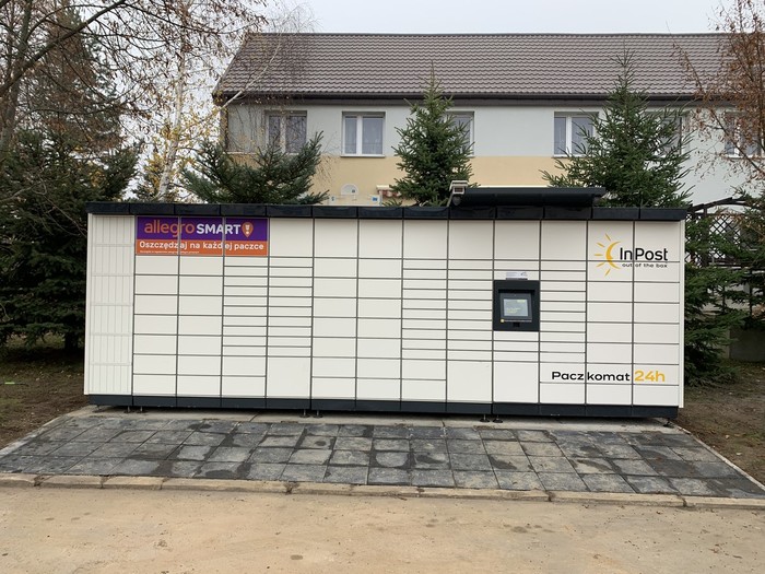 Paczkomat LKS01M parking przed OSP