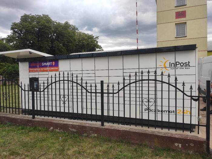 Paczkomat LLI01M Przy budynku Ochotniczej Straży Pożarnej